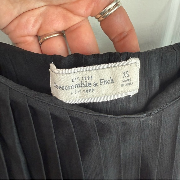 Abercrombie & Fitch Black Pleated Camisole - Picture 3 of 6